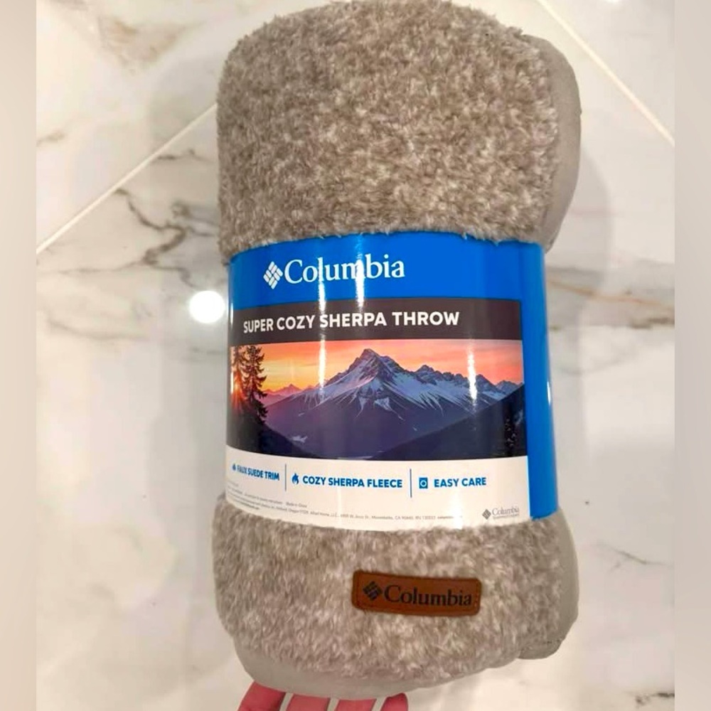 Columbia super cozy sherpa throw